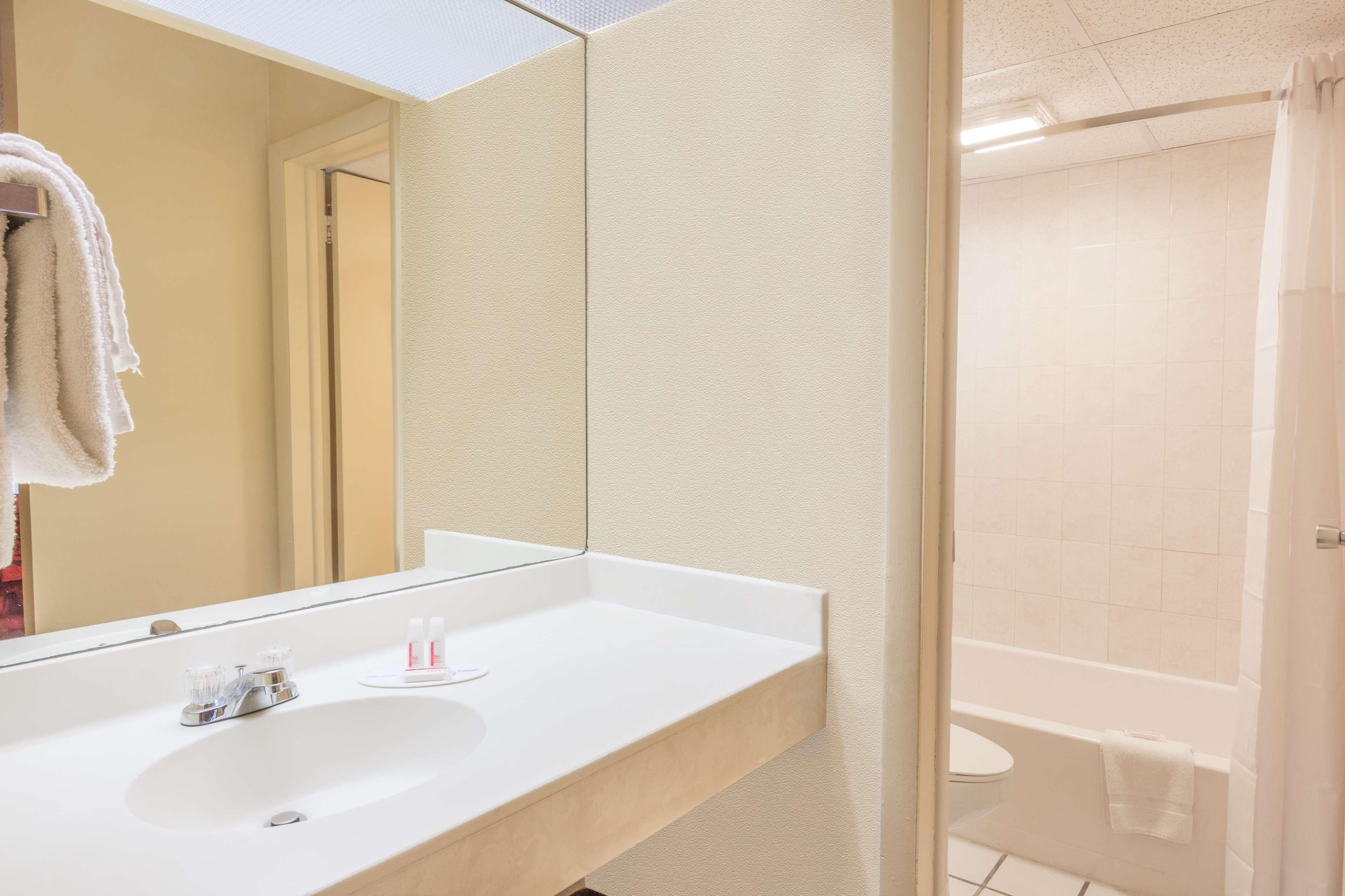 Days Inn איסט סטרודסבורג מראה חיצוני תמונה
